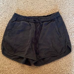 Lululemon shorts size 4